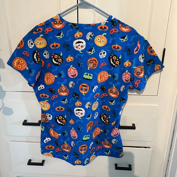 Halloween scrub top - Picture 2 of 5